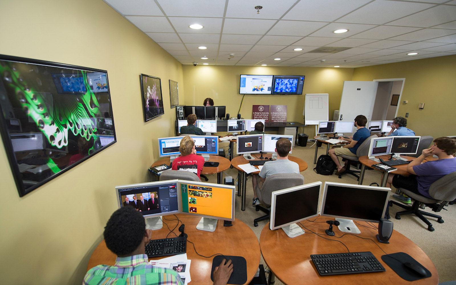 Multimedia classroom shot