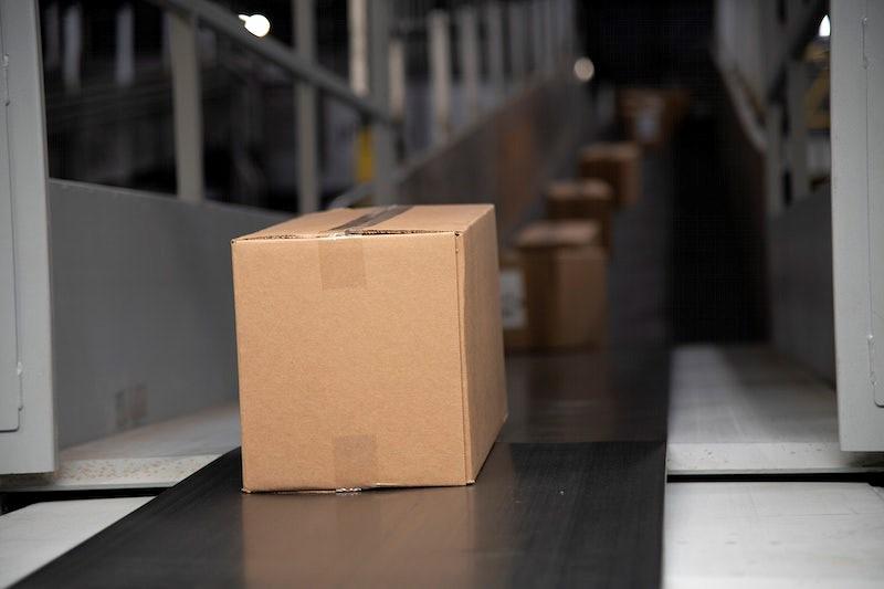 Packing box on conveyor line